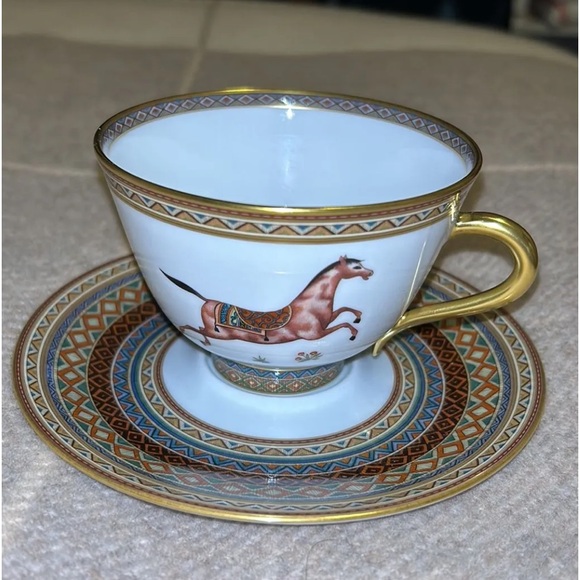 Hermes tea cup and saucer - Picture 1 of 8